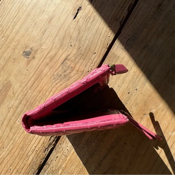 Kurt Geiger Quilted Pink Leather Card Wallet with Gold Plaque - Picture 10 of 11